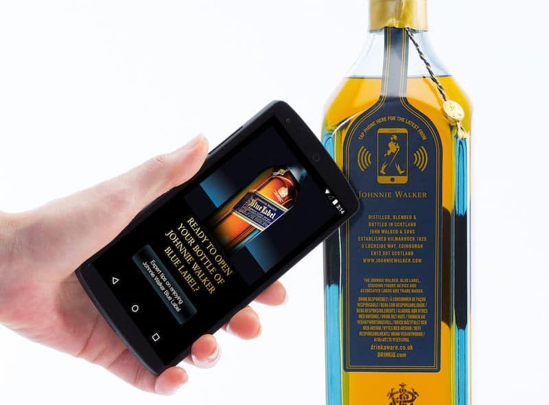 Johnny Walker-Flasche mit NFC-Tag 